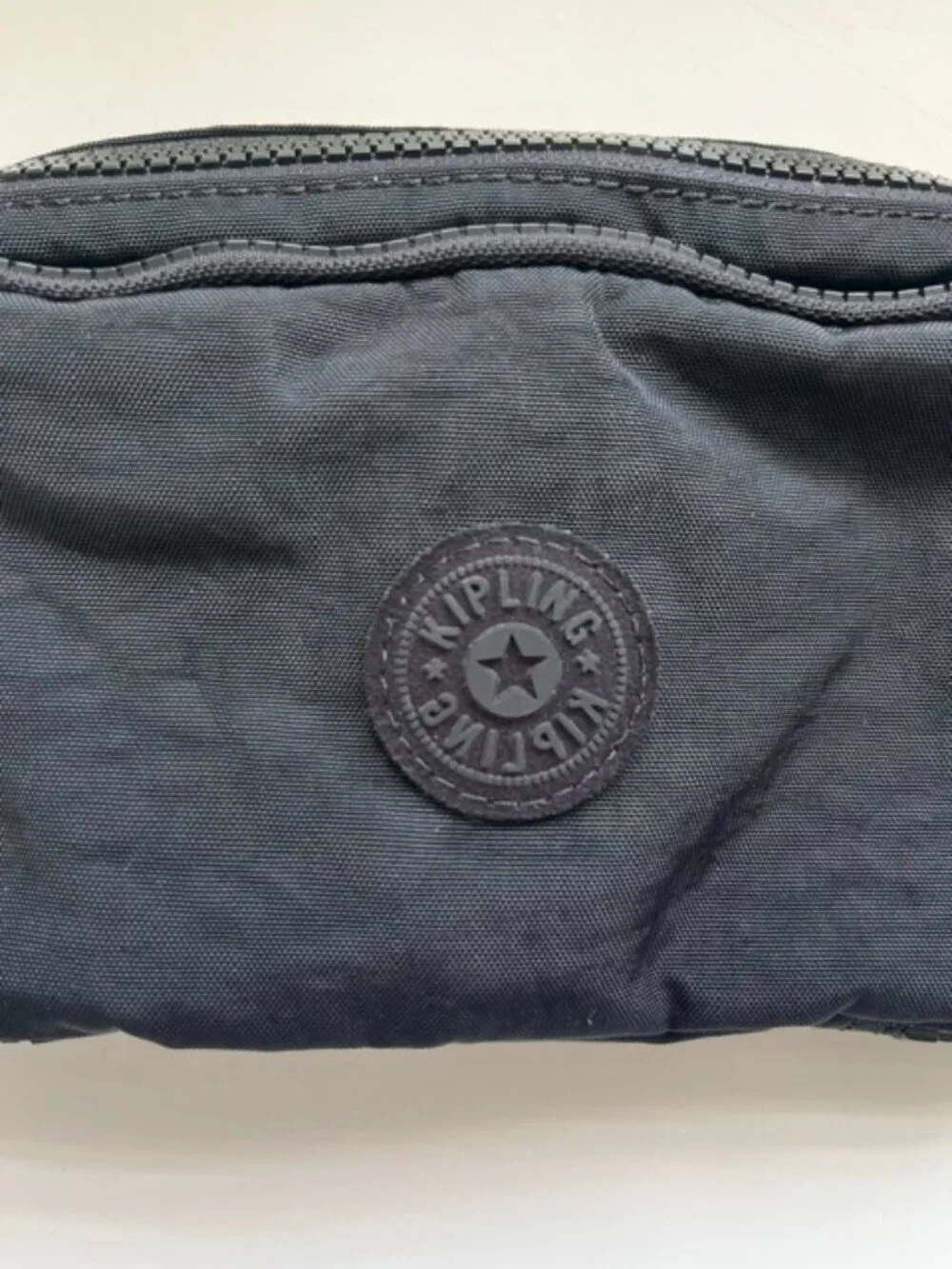 Like New! Kipling Chap Pencil Makeup Case in Black with Monkey Keychain - Picture 4 of 8